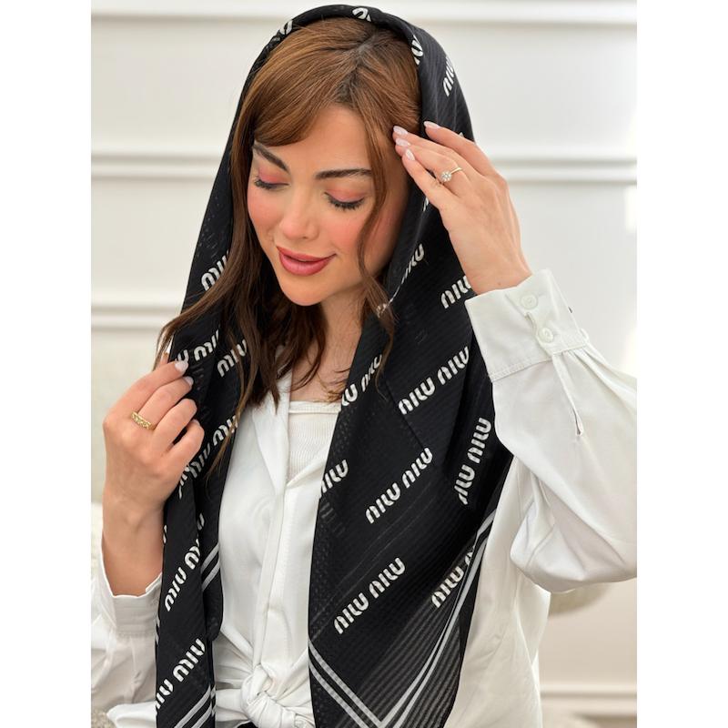 روسری نخ اسکالر طرح میومیو کد 4530