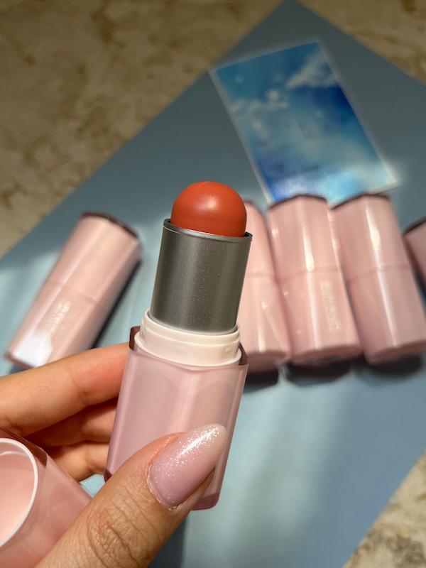 رژگونه استیکی کره ای