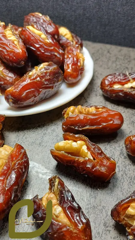 خرما پیارم با مغز گردو سپیدان/Piarom Date with Walnut Kernel
