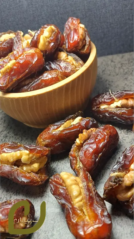 خرما پیارم با مغز گردو سپیدان/Piarom Date with Walnut Kernel