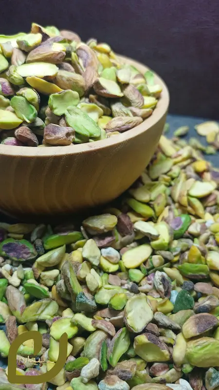 خرید و فروش مغز پسته (شکسته) سالم و بهداشتی سپیدان در بسته بندی 10 کیلویی /Broken pistachio kernels