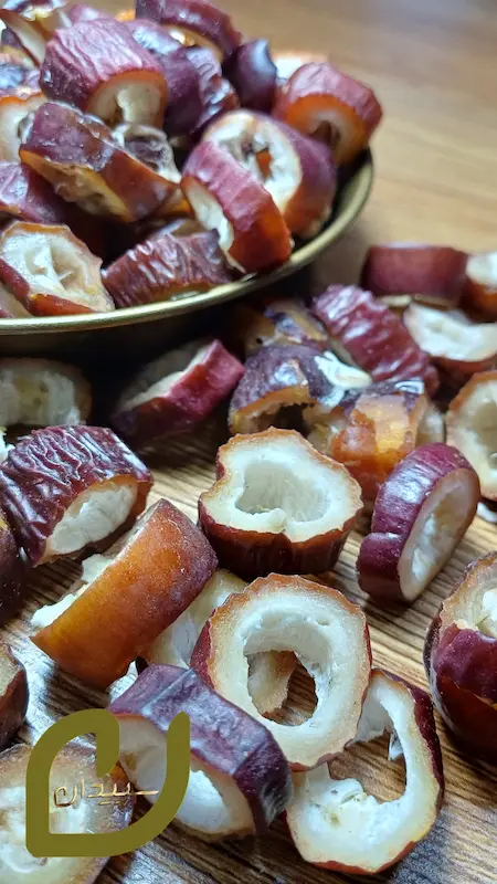 چیپس خرما مضافتی سپیدان/Mazafati date chips