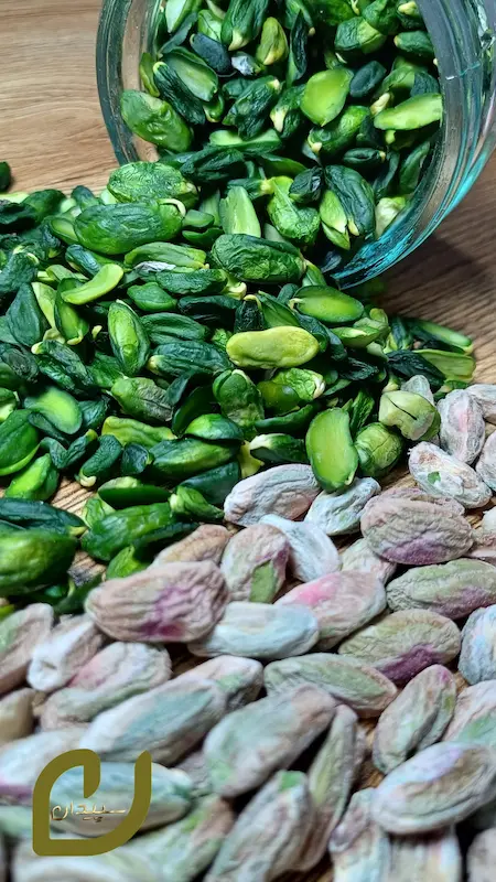 مغز پسته سبز دو پوست سپیدان ( green pistachio nuts).
