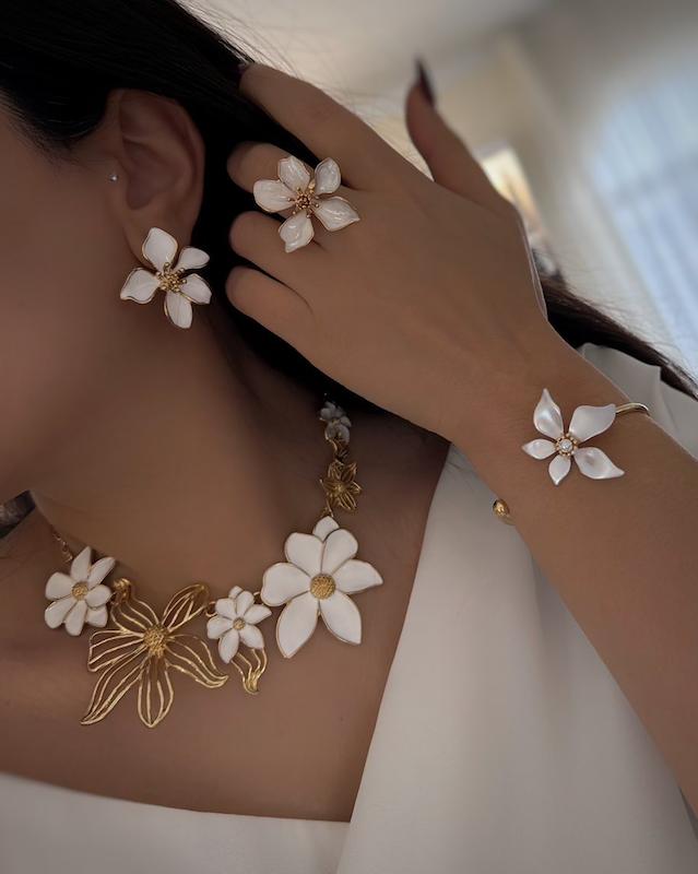 سرویس گل سفید