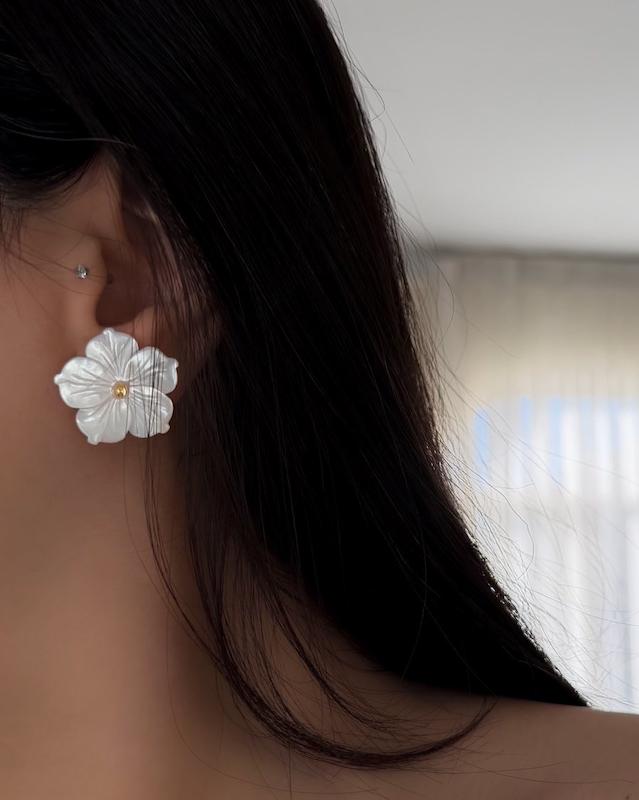 گوشواره گل صدف طبیعی