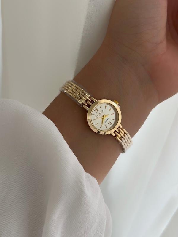 ساعت ظریف ۴رنگ متفاوت