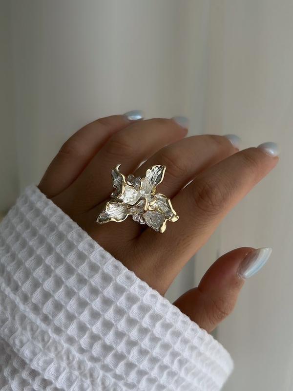 انگشتر گل حاشیه طلایی