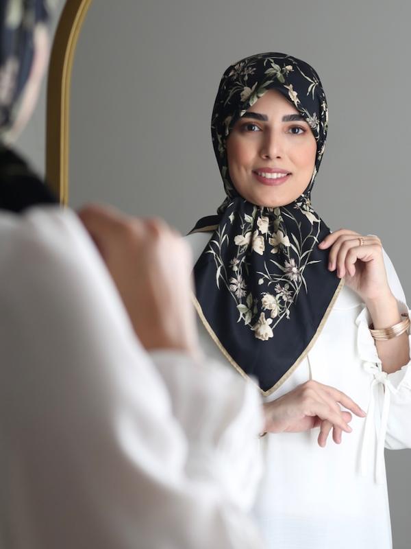 روسری ابریشم توییل گل دیور