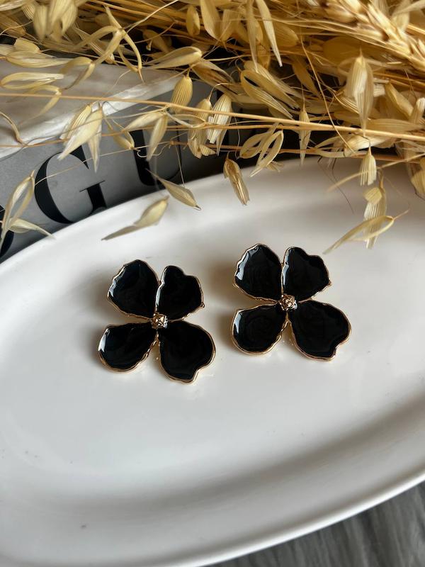 گوشواره گل مشکی 