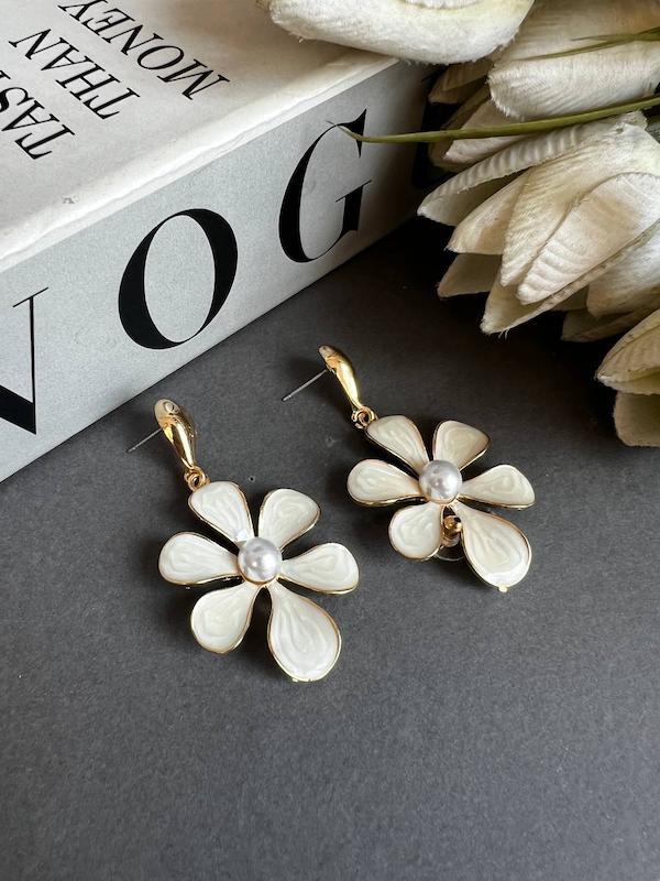 گوشواره مرواریدی 