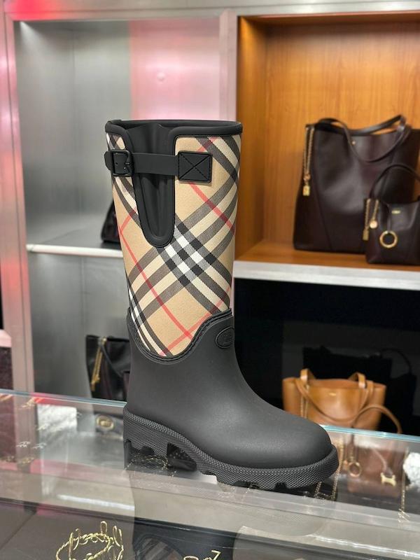 Burberry boots 