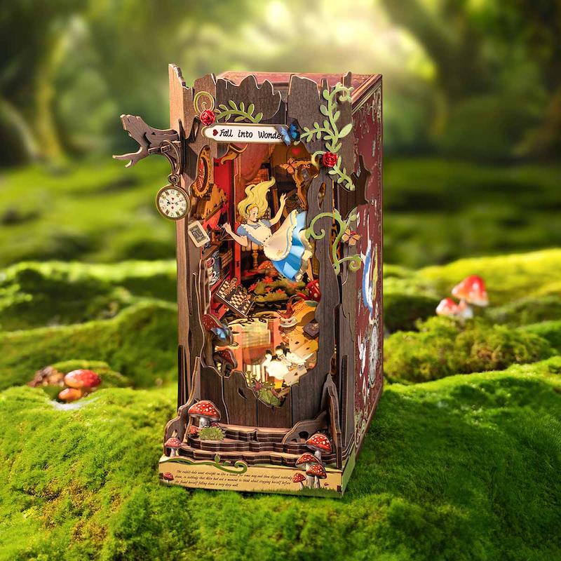 بوک نوک آلیس در سرزمین عجیایب برند روبوتایم-Rolife DIY Book Nook - Fall into Wonder TGB12