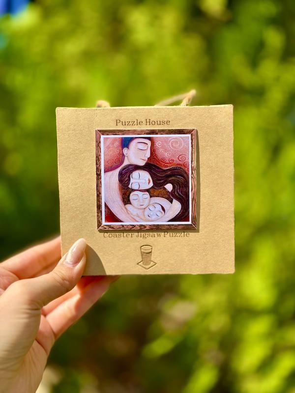 زیر لیوانی پازلی طرح آغوش خانواده