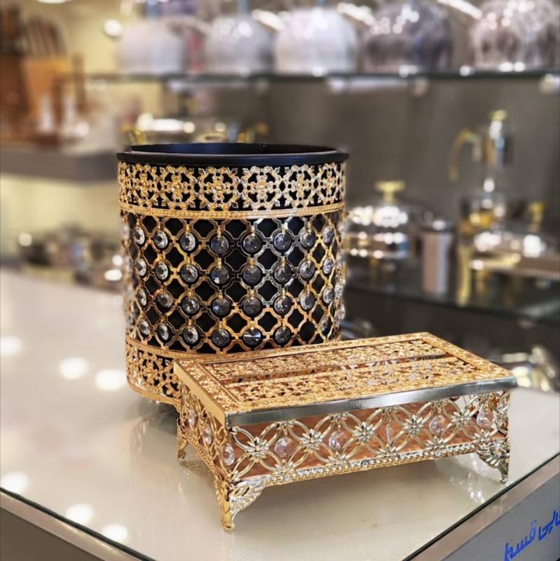 سطل و دستمال اماراتی تمام طلا  کنار سالنی 