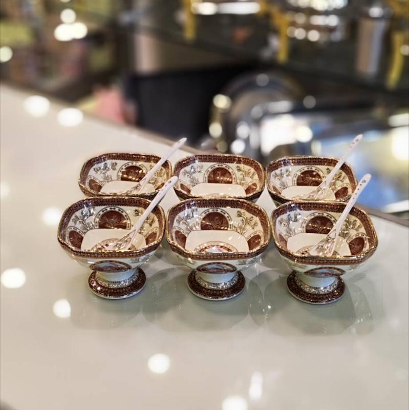 بستنی خوری پایه دار چینی طرح لیلی مجنون کرم
