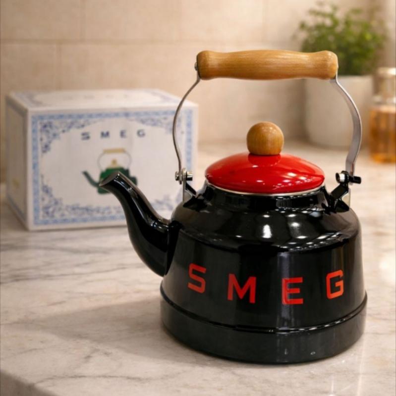 کتری تک لعابی اسمگ SMEG رنگ قرمز مشکی