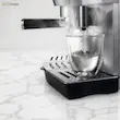 نمایش قابلیت گرم کن فنجان در بالای اسپرسو ساز دلونگی مدل EC850M.