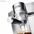عصاره گیری دو فنجان اسپرسو به صورت همزمان از دستگاه دلونگی مدل EC850M.