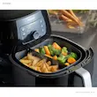 استفاده از تقسیم‌کننده سبد در سرخ کن بدون روغن فیلیپس مدل HD965091 برای پخت دو نوع غذا.