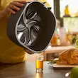 نمایش قابلیت حذف چربی اضافه غذا در سرخ کن بدون روغن فیلیپس مدل HD965091.