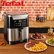 میز غذای متنوع که با سرخ کن تفال مدل EY801D15 آماده شده است.