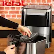 قرار دادن تقسیم‌کننده Flexcook در سبد سرخ کن تفال مدل EY801D15.