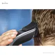 ماشین اصلاح فیلیپس مدل HC9420/15 در حال کوتاه کردن موهای پشت سر یک فرد.