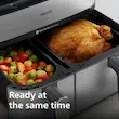 سرخ کن بدون روغن فیلیپس مدل NA555 با قابلیت پخت همزمان (Sync Cook) مرغ کامل در سبد بزرگ و سبزیجات در سبد کوچک. 
