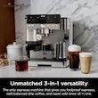 پوستر "3-in-1 versatility" اسپرسوساز تمام اتوماتیک نینجا مدل ES601 روی کانتر مرمری آشپزخانه.
