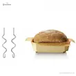 سری خمیرزن (dough hooks) همزن برقی بوش مدل MFQ22100 در کنار یک نان تازه پخته شده.