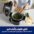 قرار دادن فیله ماهی سالمون روی توری بالای سبزیجات برای پخت غذای رژیمی داخل محفظه مولتی کوکر نینجا مدل OL550