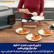 سرو کردن برنج کته شده داغ از داخل تابه نچسب مربعی مولتی کوکر نینجا مدل SFP700 روی میز ناهارخوری