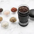 نمایش قابلیت آسیاب کردن انواع ادویه جات در کنار قهوه با آسیاب قهوه دلونگی مدل KG210.