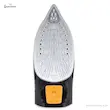 کفی پیشرفته SteamGlide Elite در اتو بخار فیلیپس مدل DST7060 در حالت ایستاده.