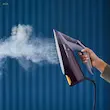 قدرت بخاردهی عمودی و لحظه ای در اتو بخار فیلیپس مدل DST8021.