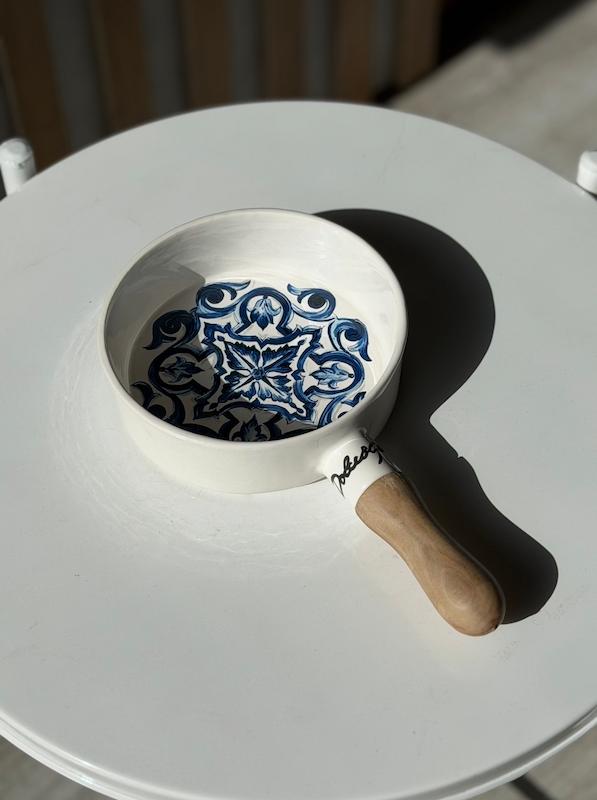 تابه گرد دسته چوبی دولچه گابانا ۱۰۰۵