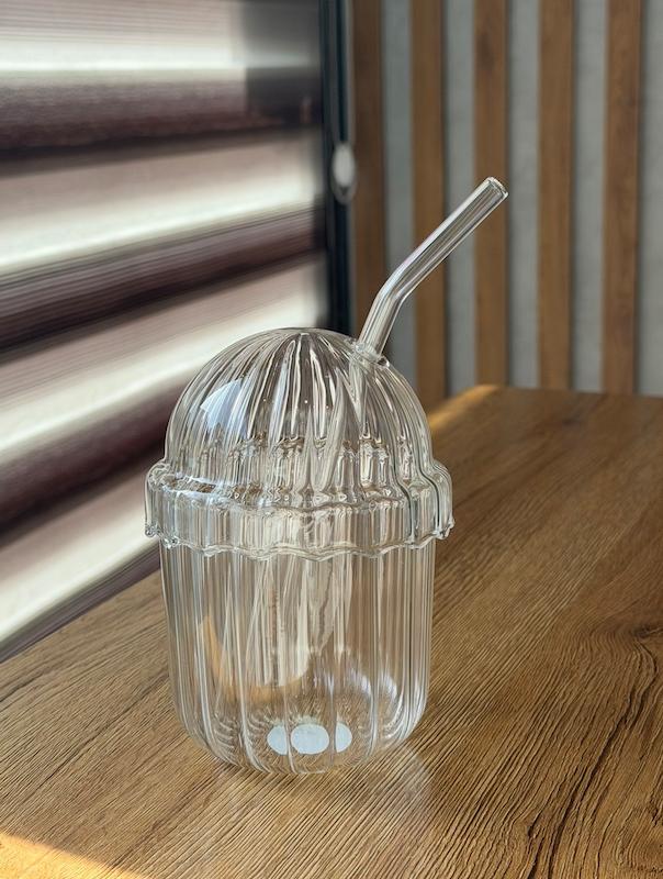 لیوان  پیرکس درب و نی دار 