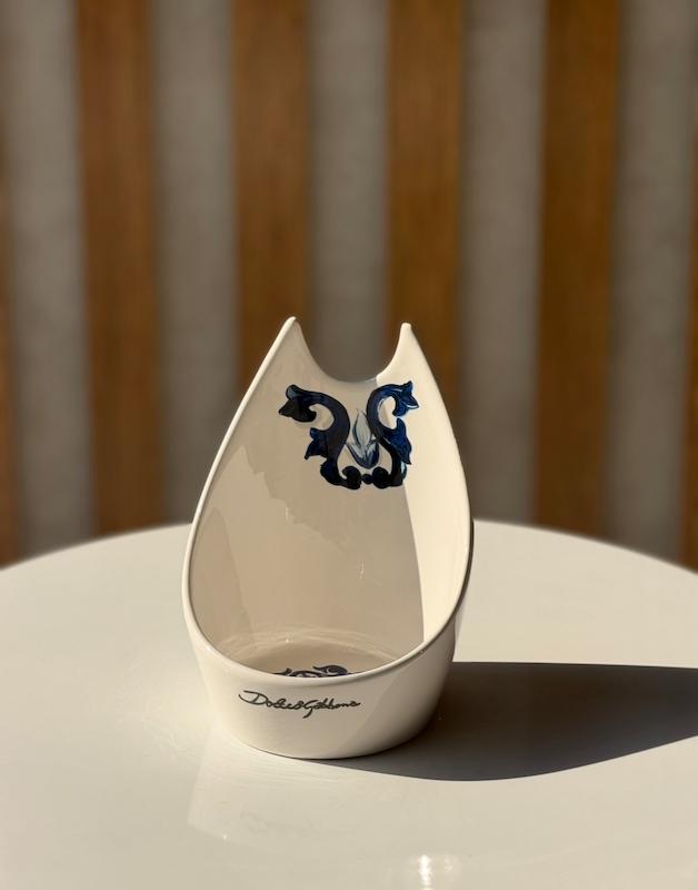 جا ابزار کنار گازی ایستاده دولچه گابانا - ۴۰۲۲