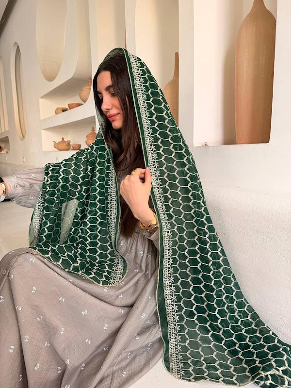 شال هندی سبز طرحدار105