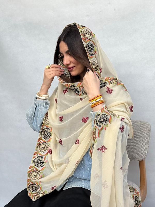 شال هندی کرم گلدوزی