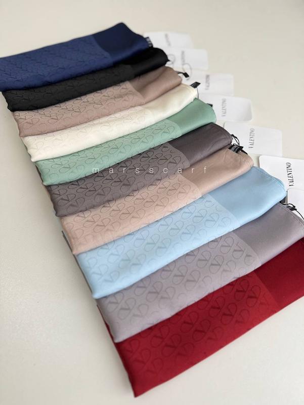 روسری قد۱۰۰ ولنتینو