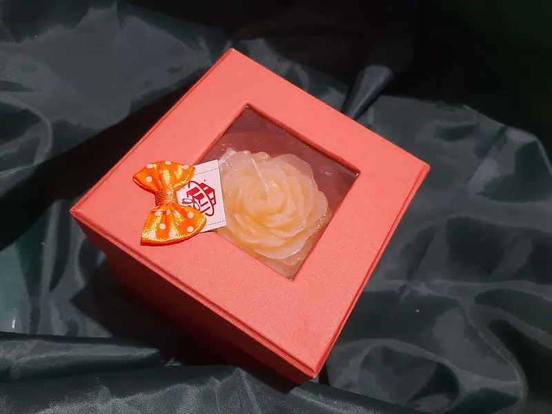 شمعِ نارنجی