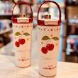 تراول ماگ دسته دار ۸۸۰ میل مدل cherry طرح گیلاس برند دیلر diller