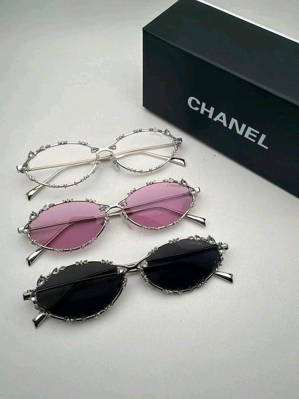 عینک chanel مدل نگینی کیفیت مستر کوالیتی به همراه کاور و دستمال اشانتیون 