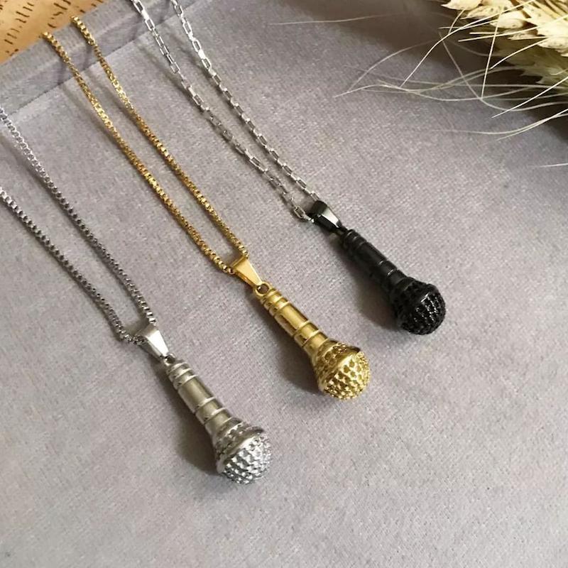 گردنبند طرح میکروفون 