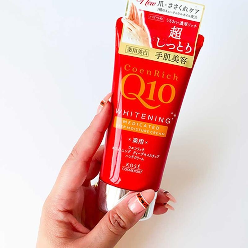کرم دست درمانی مرطوب کننده عمقی و روشن کننده کیوتن کوسه | Kose CoenRich Q10 Whitening Hand Cream 80g