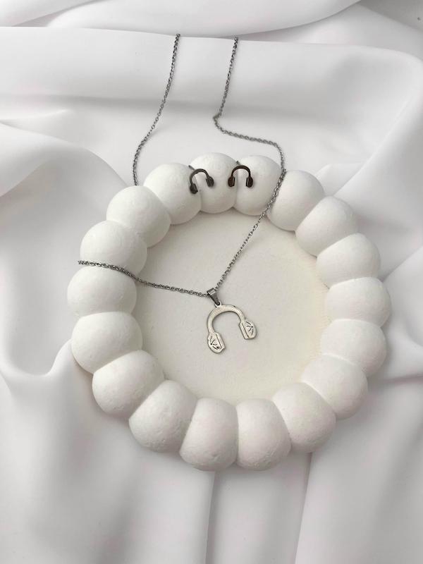 ست گردنبند و گوشواره طرح هدفون بسیار جذاب