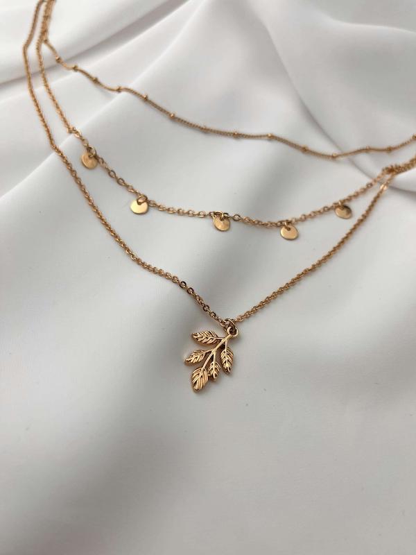 گردنبند سه‌لاین طلایی طرح برگ و سکه