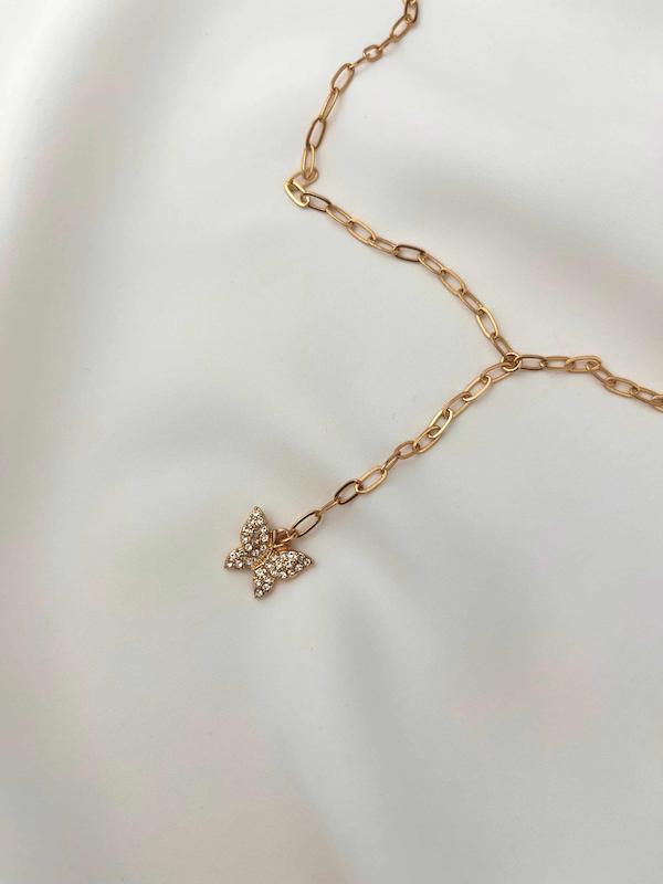 گردنبند زنجیری آویز‌دار پروانه نگین‌کاری شده طرح مینیمال طلایی رنگ