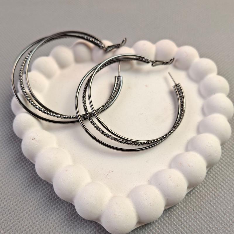 گوشواره حلقه‌ای سیه‌قلم دوبل – مدل “درخشش خطی